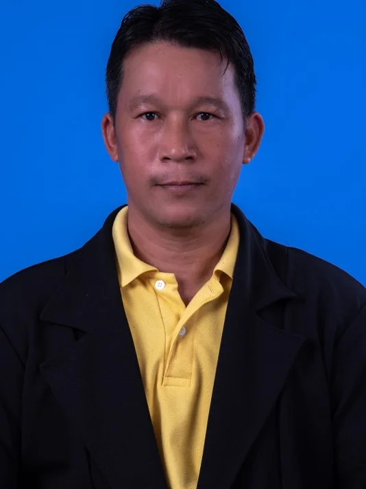 นายยอดชาย ชุมภูกาวิน