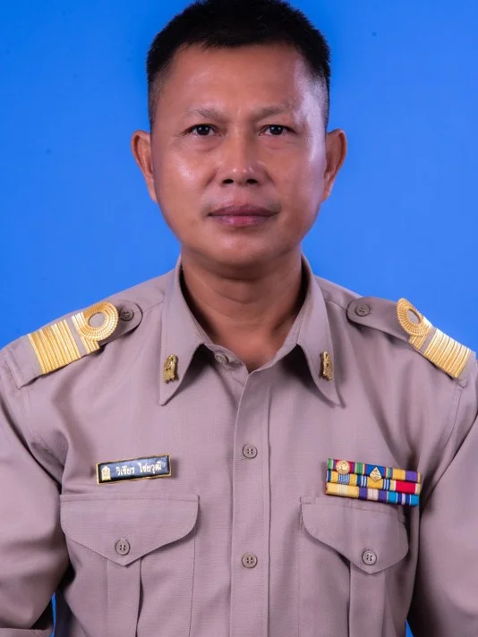 นายวิเชียร ไชยวุฒิ