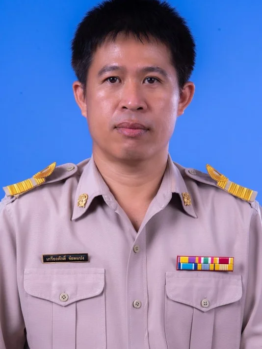 นายเกรียงศักดิ์ จ๋อมแปง