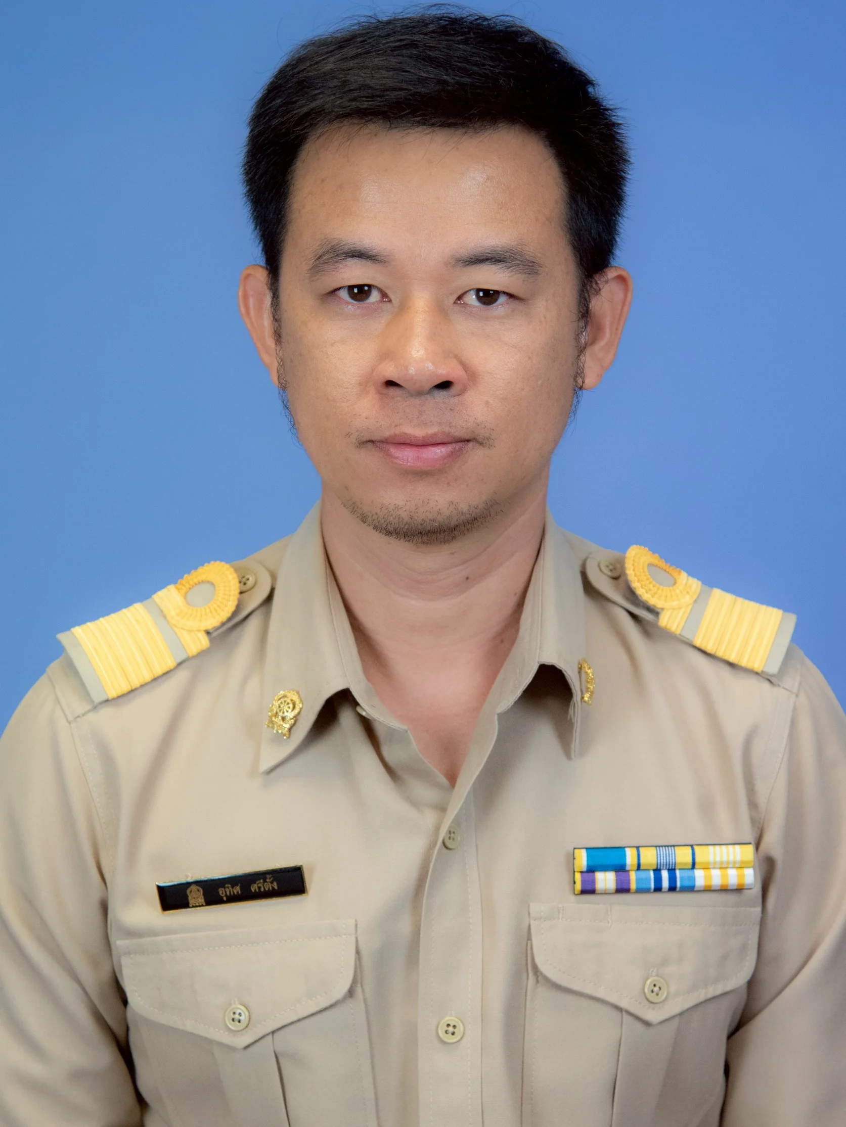 นายอุทิศ ศรีตั้ง