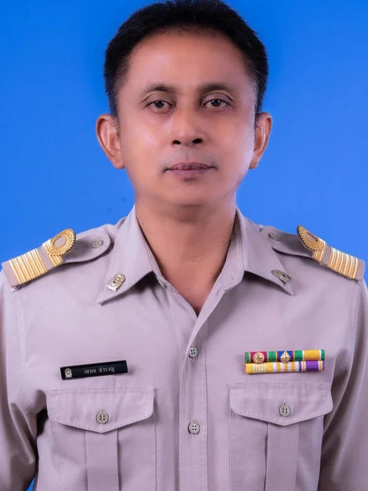 นายเสนอ สำราญ